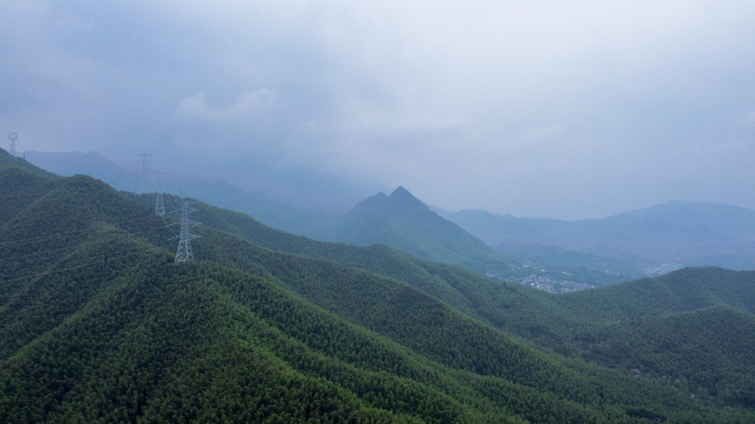 大山，深处。 3