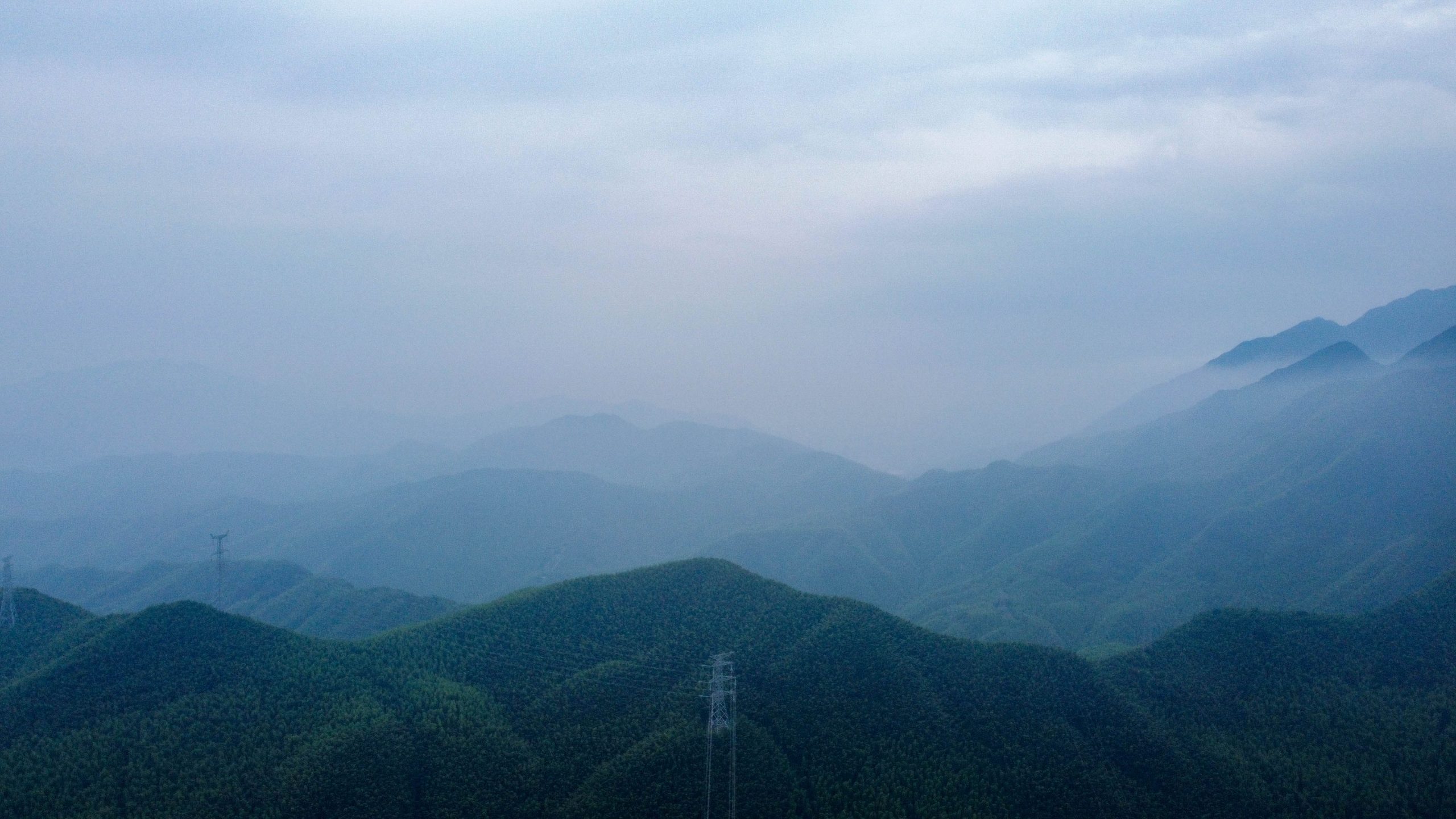 大山，深处。 4